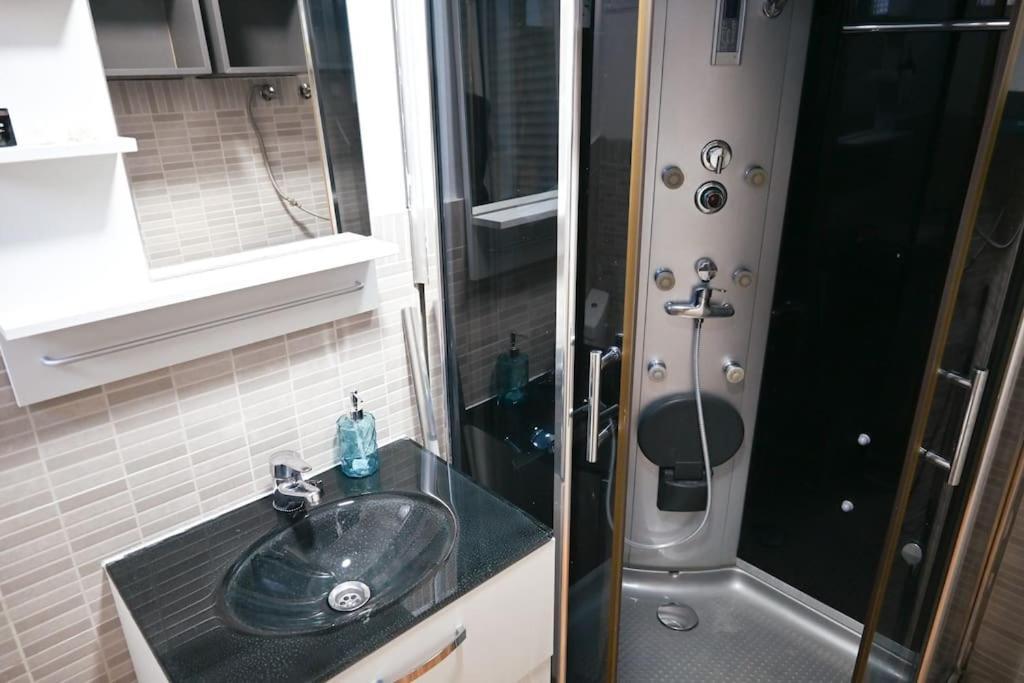 Appartamento Agradable Apartamento Temporal De 1 Dormitorio En Madrid Pez30 Esterno foto