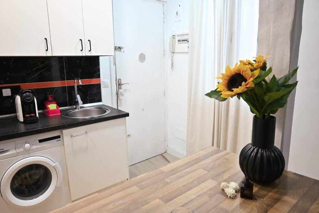 Appartamento Agradable Apartamento Temporal De 1 Dormitorio En Madrid Pez30 Esterno foto
