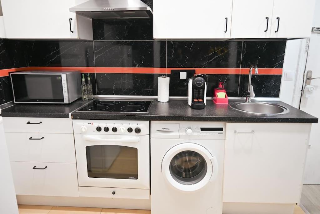 Appartamento Agradable Apartamento Temporal De 1 Dormitorio En Madrid Pez30 Esterno foto