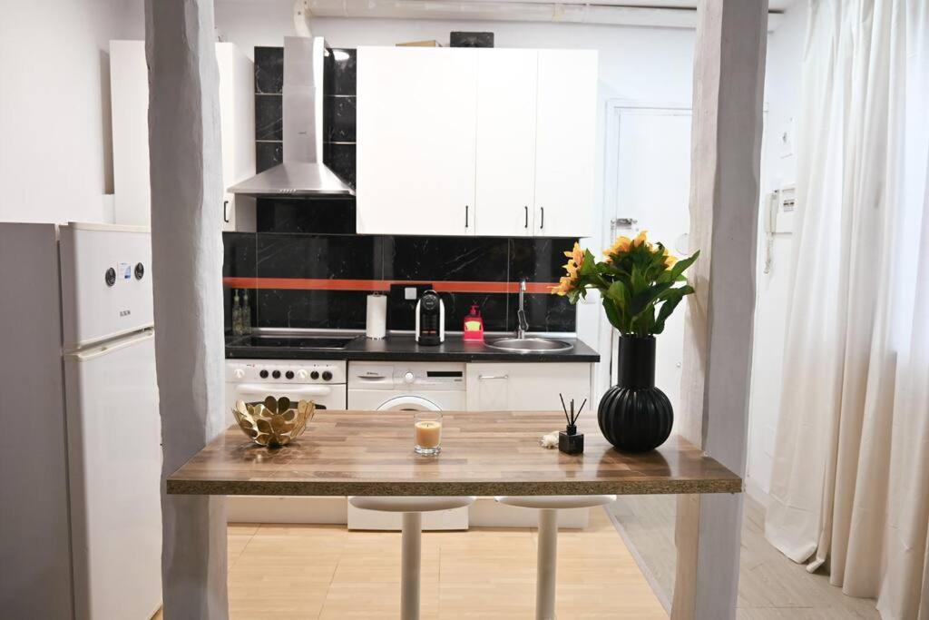 Appartamento Agradable Apartamento Temporal De 1 Dormitorio En Madrid Pez30 Esterno foto