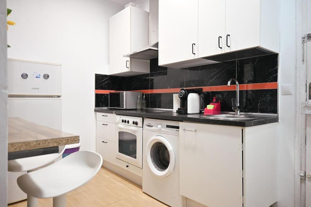 Appartamento Agradable Apartamento Temporal De 1 Dormitorio En Madrid Pez30 Esterno foto